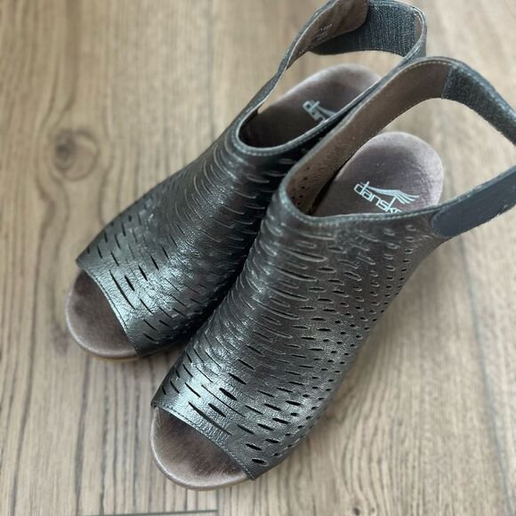 LIKE NEW Dansko Danae perforated leather wood grain block heel sandal 38 - Picture 3 of 7